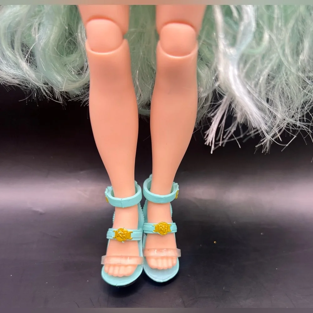 Rainbow High-‎ Fashionable Doll with Green Outfit